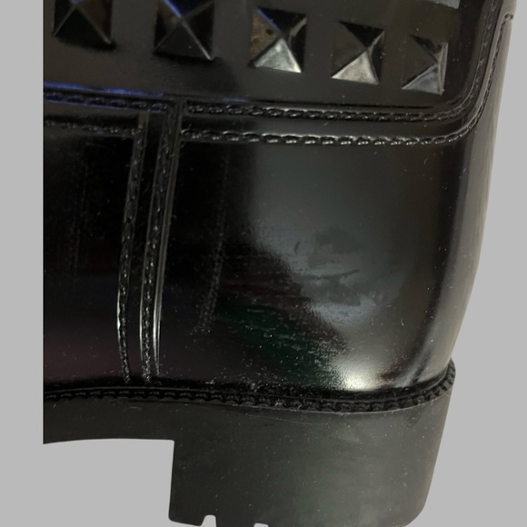 Valentino Garavani Rockstud Short Rain
Boots Size 6 with box & dust bag, - Picture 7 of 12